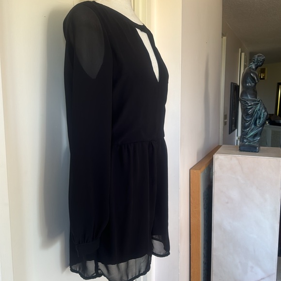 💕Abercrombie & Fitch Black Chiffon Long Sleeve Romper Shorts 4 EUC - Picture 5 of 13
